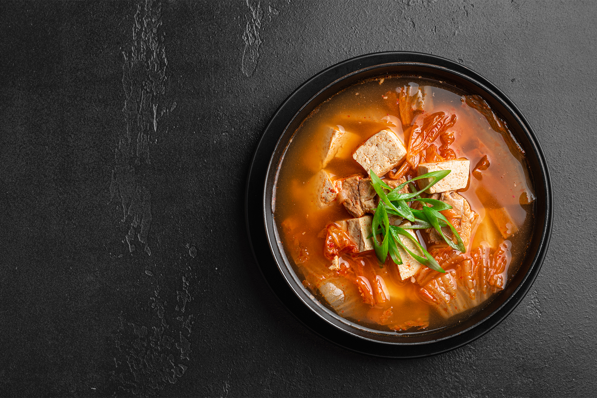 Supa de kimchi cu porc și tofu